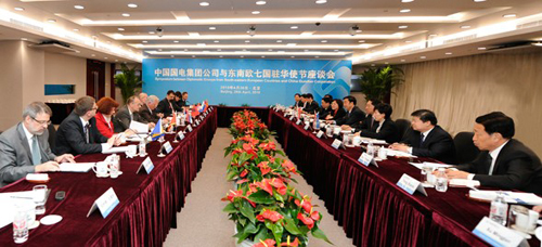 集團公司有關(guān)部門負責人，龍源集團、科環(huán)集團的主要負責人，外交部歐洲司的有關(guān)人員參加了座談會