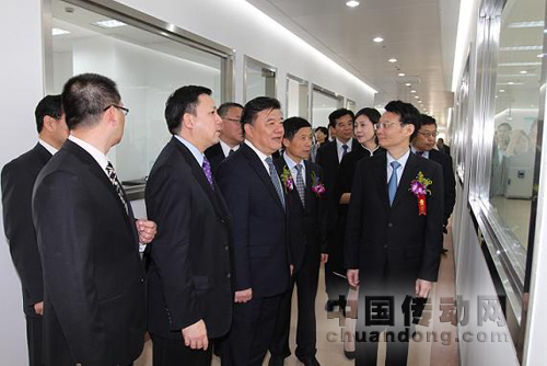衛(wèi)生部部長(zhǎng)陳竺考察中國(guó)醫(yī)藥城疫苗工程中心賽默飛新建實(shí)驗(yàn)室項(xiàng)目