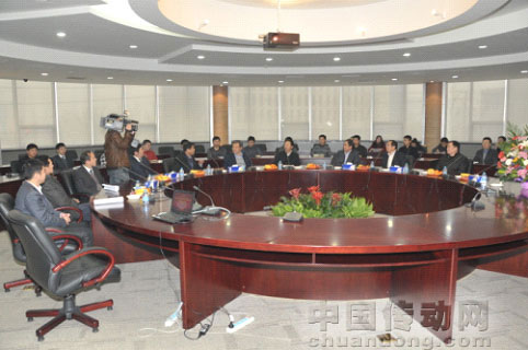 市委常委、常務(wù)副市長(zhǎng)顧春明蒞臨新松慰問院士專家