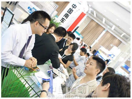 （圖為PCIM-ASIA現(xiàn)場(chǎng)大批采購(gòu)商，市場(chǎng)需求可見一斑）