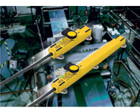 新品：小型直線位移傳感器、雙顯示光纖放大器