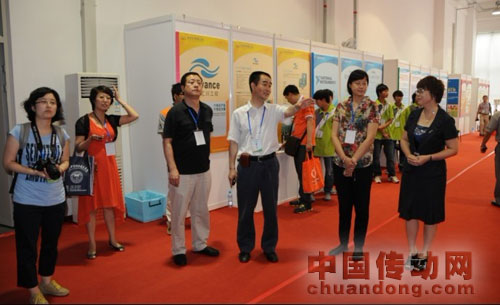 中國教育部辦公廳新聞處魏亞萍處長等領導參觀深圳匯川協(xié)辦的2012年全國職業(yè)院校技能大賽“自動化技術穿越之旅”