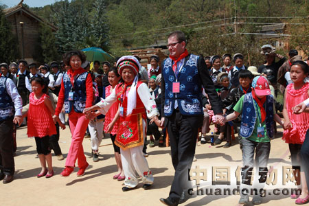 西門子工業(yè)業(yè)務(wù)領(lǐng)域與其渠道伙伴訪問云南省鶴慶縣，調(diào)研西門子在當?shù)卦O(shè)立的愛心助學(xué)項目